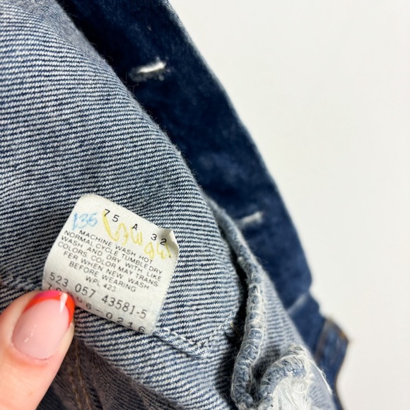 Vintage 90s Levi's Women's Denim Jacket Sz 44 (US 10) - Picture 8 of 9